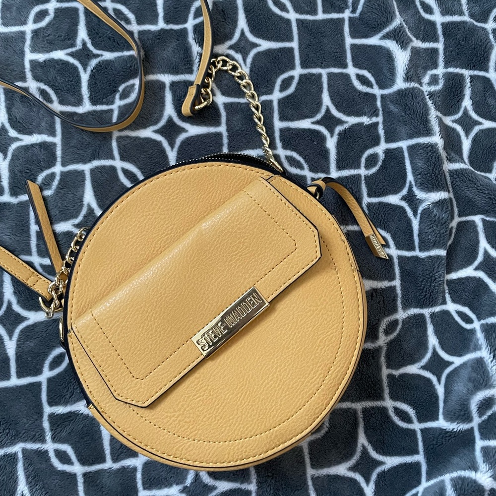 Steve Madden Circular Cross Body Purse